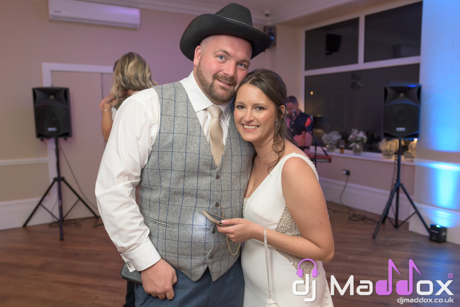 Wedding DJ Cardigan at The Cliff Hotel – Richard & Teleri